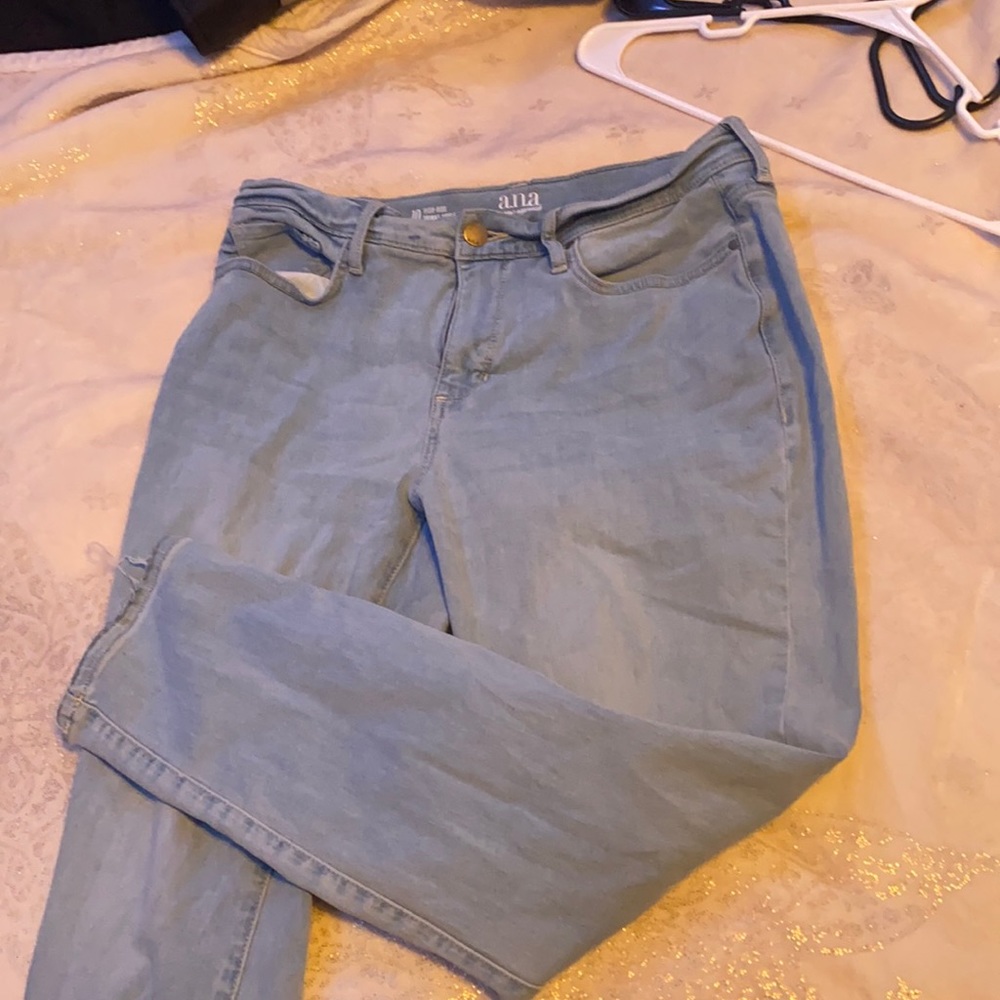woman's skinny jeans